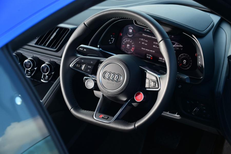 Панель приборов Audi R8 V10 2015 года  (UK) (фото 8 из 25)